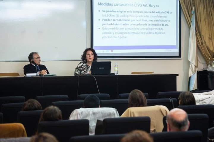 50 procurador@s de Vigo, especialistas en violencia de género. 