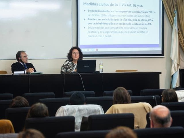 50 procurador@s de Vigo, especialistas en violencia de género. 